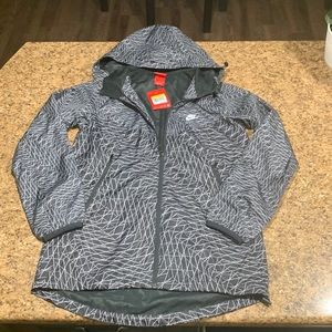 NWT NIKE WNDBREAKER RUNNING JACKET SMALL